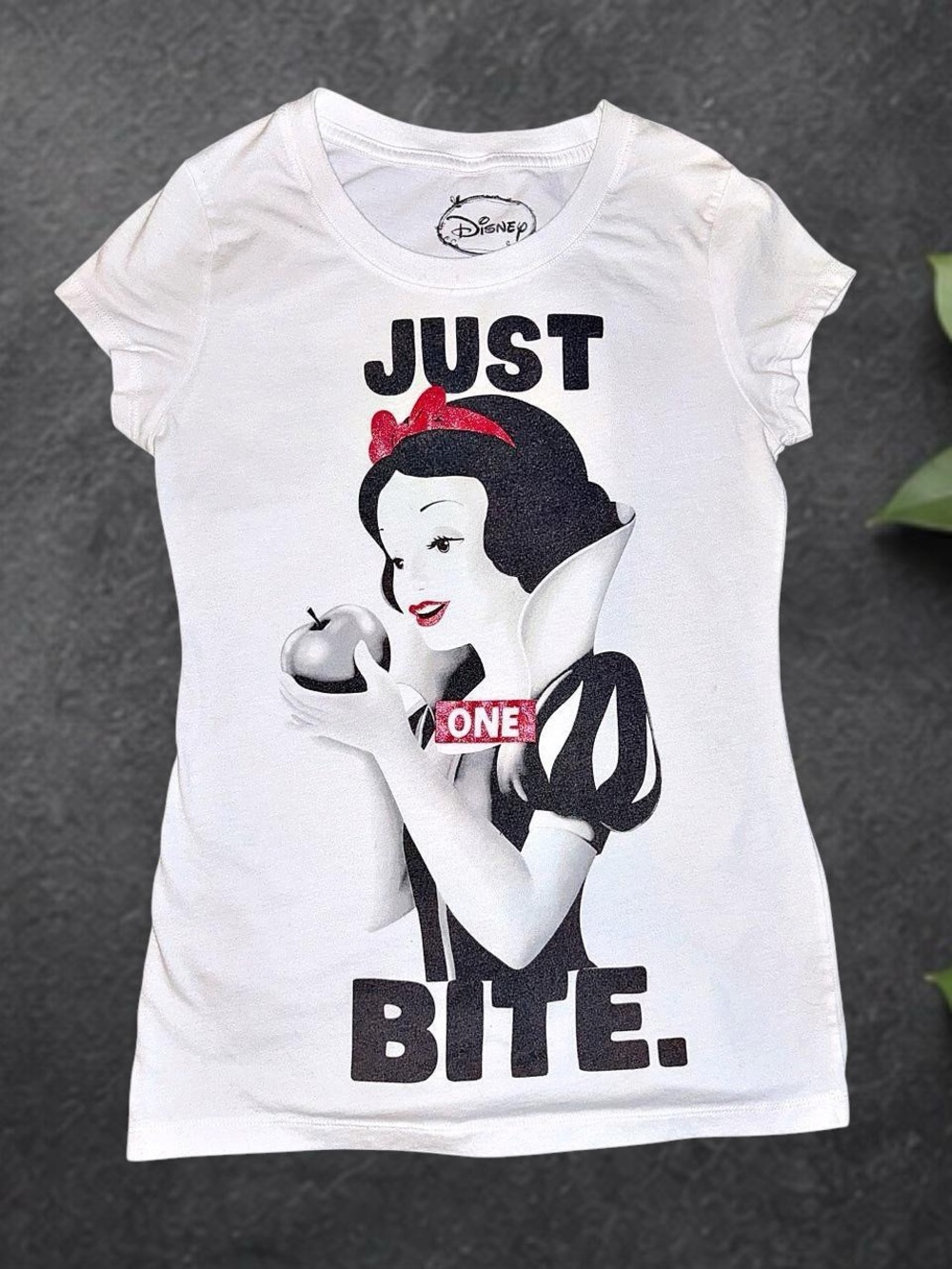 Medium White Disney Snow White Graphic Tee Just One Bite Typography Princess
